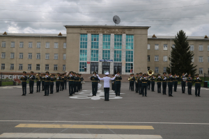 “Мекен артык өмүрдөн” аттуу концерти Каракол шаарындагы Касымалы Жантөшев атындагы музыкалык-драматикалык театрында болуп өттү “Мекен артык өмүрдөн” аттуу концерти Каракол шаарындагы Касымалы Жантөшев атындагы музыкалык-драматикалык театрында болуп өттү
