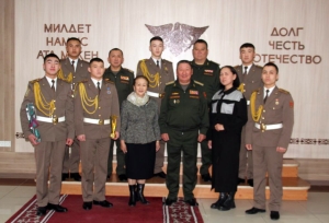 Коргоо министри генерал-лейтенант Бактыбек Бекболотов Аскер институтунда жыл ичинде ийгилик жараткан мугалимдерди жана курсанттарын кабыл алды Коргоо министри генерал-лейтенант Бактыбек Бекболотов Аскер институтунда жыл ичинде ийгилик жараткан мугалимдерди жана курсанттарын кабыл алды