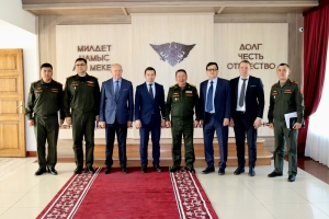 Коргоо министри Кыргыз-Орус Славян университетинин ректору менен жолугушту