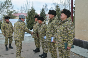 Министр обороны Кыргызской Республики генерал-лейтенант Бактыбек Бекболотов в ходе служебной командировки в Иссык-Кульскую область посетил в/ч 20636 и в/ч 75564 Министр обороны Кыргызской Республики генерал-лейтенант Бактыбек Бекболотов в ходе служебной командировки в Иссык-Кульскую область посетил в/ч 20636 и в/ч 75564